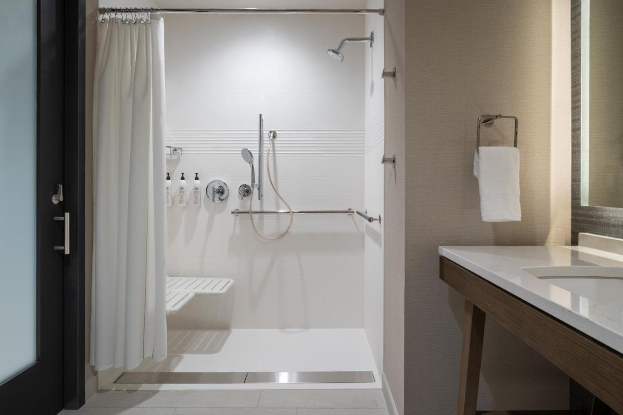 Delta Hotels By Marriott Wichita Falls Convention Center ภายนอก รูปภาพ