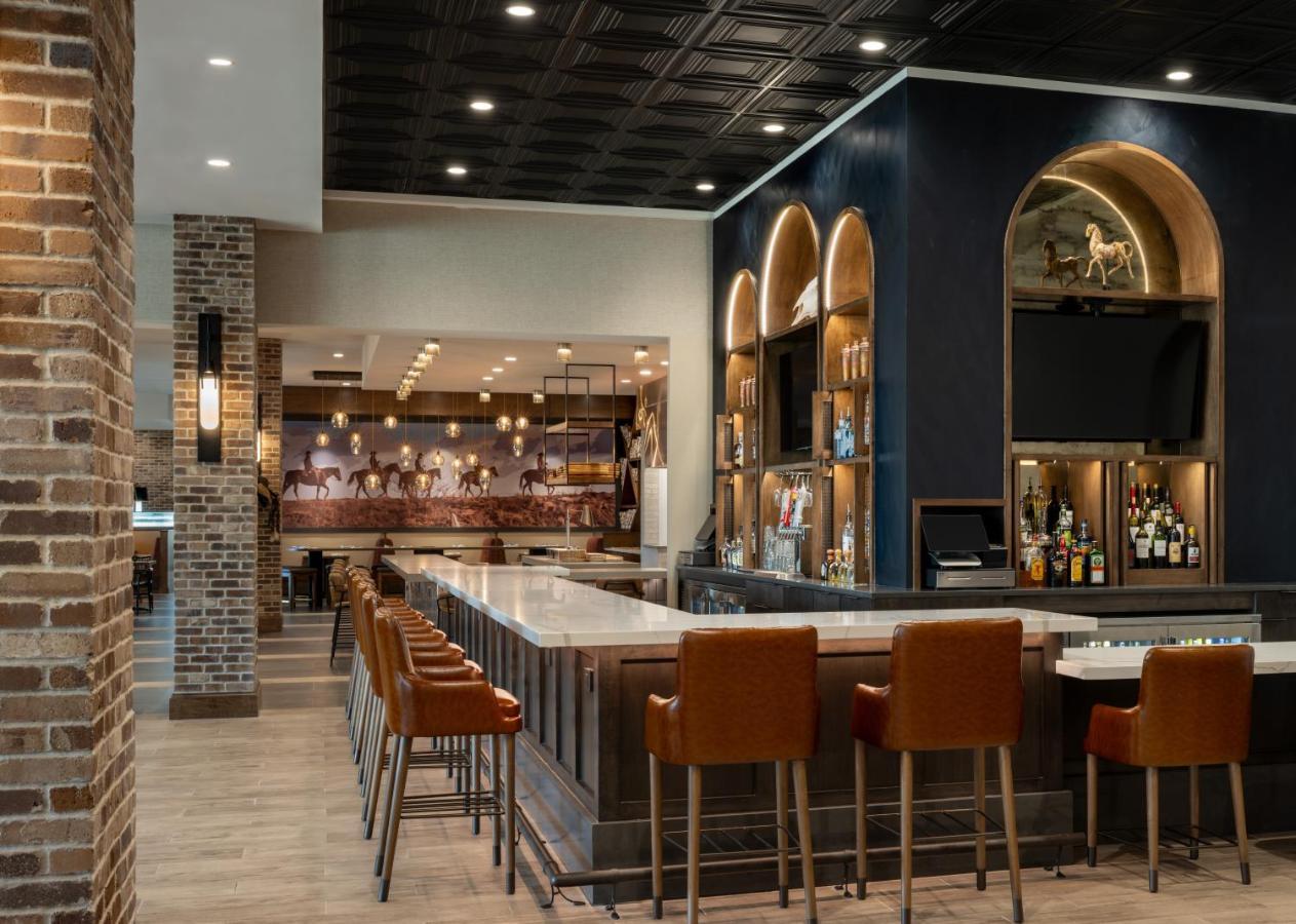 Delta Hotels By Marriott Wichita Falls Convention Center ภายนอก รูปภาพ