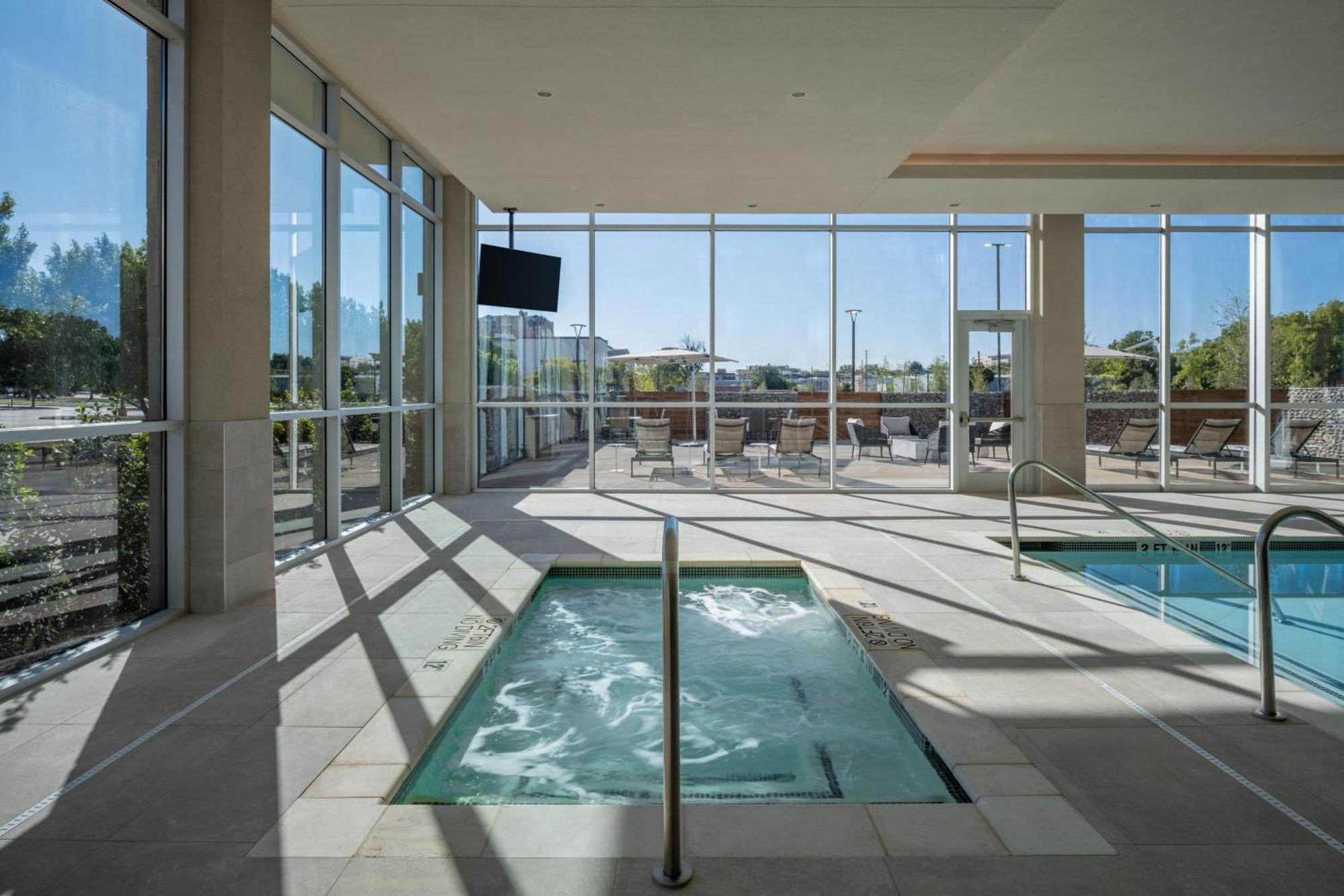 Delta Hotels By Marriott Wichita Falls Convention Center ภายนอก รูปภาพ