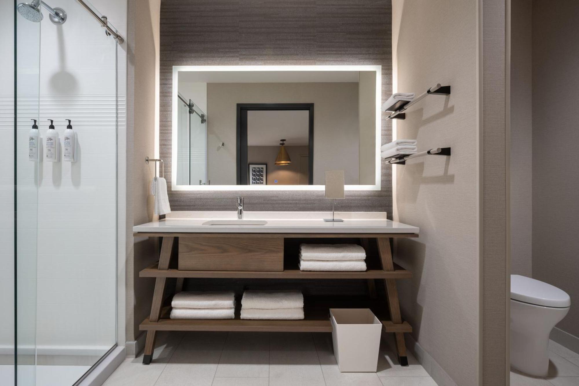 Delta Hotels By Marriott Wichita Falls Convention Center ภายนอก รูปภาพ