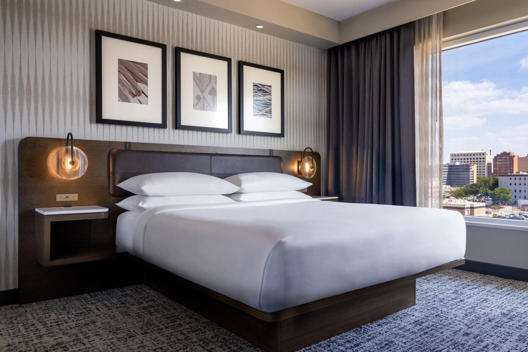 Delta Hotels By Marriott Wichita Falls Convention Center ภายนอก รูปภาพ