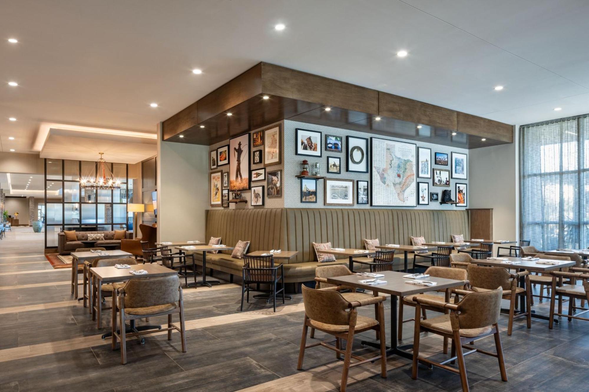 Delta Hotels By Marriott Wichita Falls Convention Center ภายนอก รูปภาพ