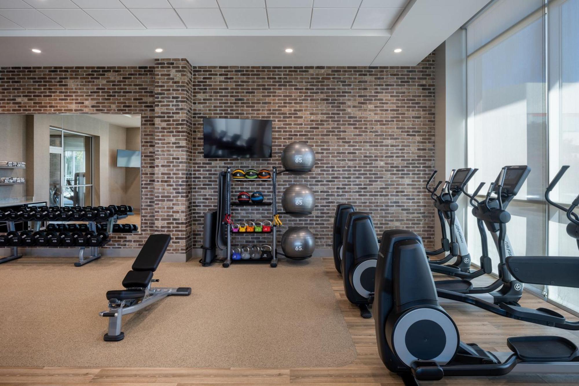 Delta Hotels By Marriott Wichita Falls Convention Center ภายนอก รูปภาพ