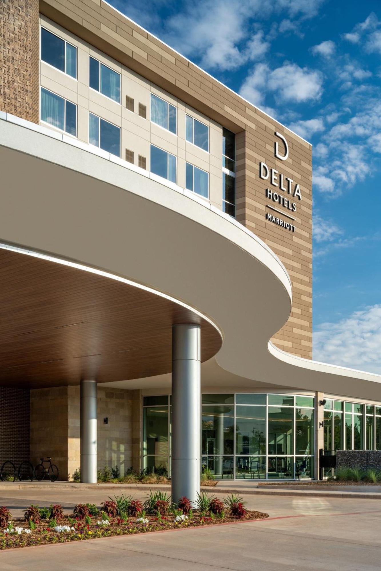 Delta Hotels By Marriott Wichita Falls Convention Center ภายนอก รูปภาพ