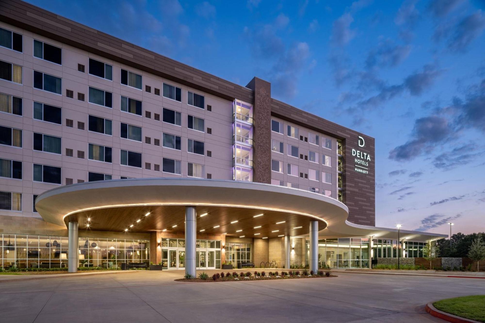Delta Hotels By Marriott Wichita Falls Convention Center ภายนอก รูปภาพ